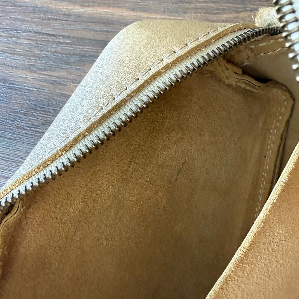 Portland Leather Tan Crossbody Bag with Luxurious Leather Finish - Pre-owned - Picture 8 of 10
